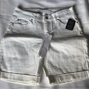 Celebrity Pink Women's 1/25 White Shorts stretch denim NWT